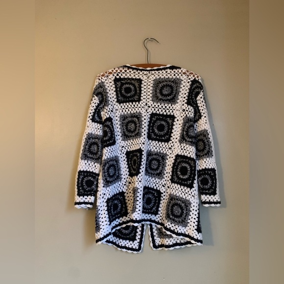 Handmade Vintage Granny Square Cardigan Crochet size medium? Lightweight spring - Picture 6 of 7